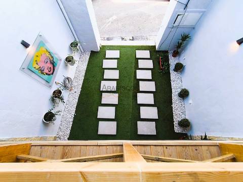Moradia - Nova - Garagem - Jardim Interior - Portimão - Algarve