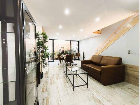 Moradia - Nova - Garagem - Jardim Interior - Portimão - Algarve