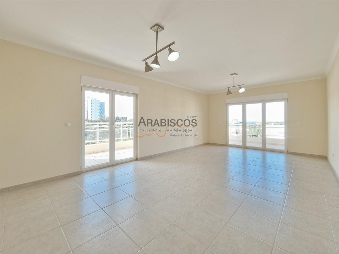 Apartamento T3 - Vista Mar - Varandas com 60 m2 - Ar Condicionado - 3 Suítes - Alvor - Algarve