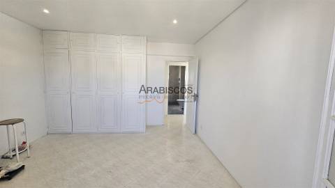 Moradia T3 - 3 Pisos - Vista Mar - Vista Ria - Jardim - Alvor - Portimão - Algarve