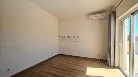 Moradia Isolada T4 - Escritório -  Barbecue - Painéis Solares - Garagem - Portimão