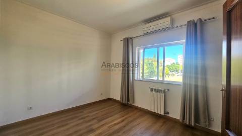 Moradia Isolada T4 - Escritório -  Barbecue - Painéis Solares - Garagem - Portimão