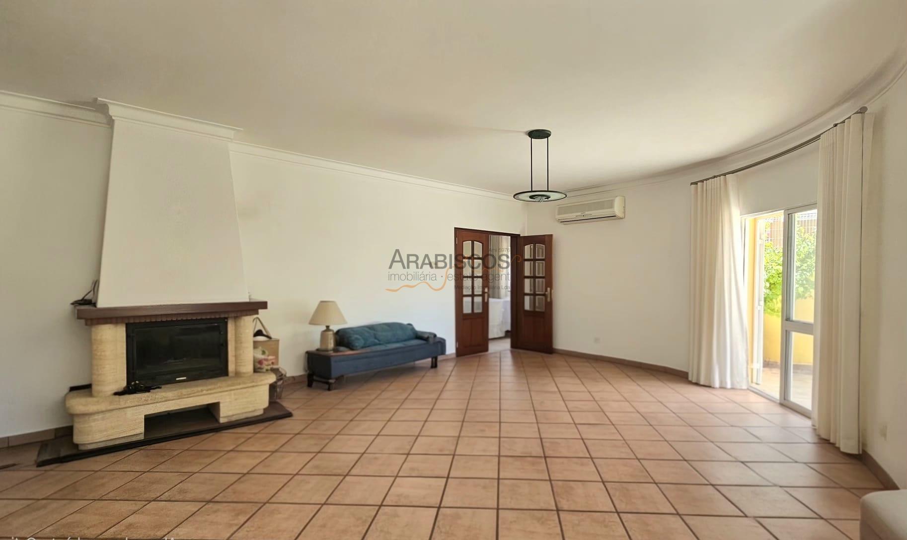 Moradia Isolada T4 - Escritório -  Barbecue - Painéis Solares - Garagem - Portimão