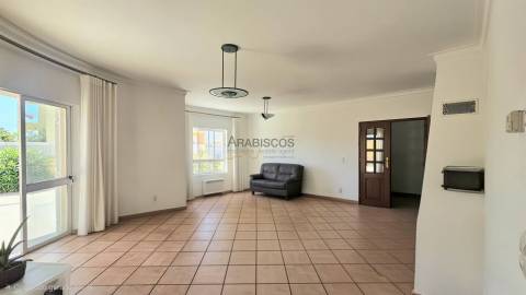 Moradia Isolada T4 - Escritório -  Barbecue - Painéis Solares - Garagem - Portimão
