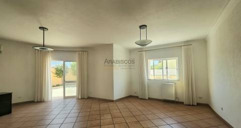 Moradia Isolada T4 - Escritório -  Barbecue - Painéis Solares - Garagem - Portimão