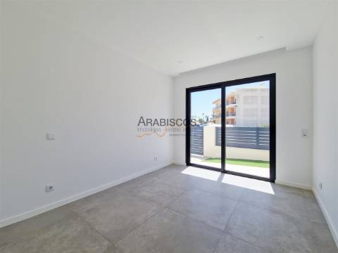 Moradia T4 - Piscina - Barbecue - Piso Radiante - 3 Suítes - Garagem - Mexilhoeira Grande - Algarve