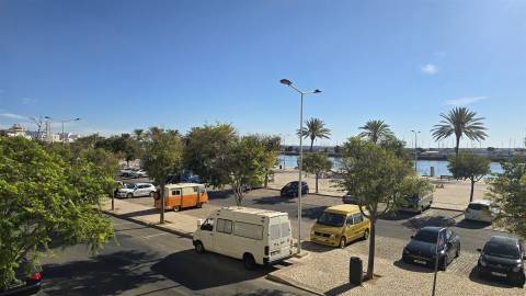 T1 - Zona Ribeirinha de Portimão – Vista Rio Arade - Lugar de Garagem - Portimão - Algarve