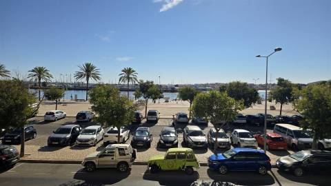 T1 - Zona Ribeirinha de Portimão – Vista Rio Arade - Lugar de Garagem - Portimão - Algarve