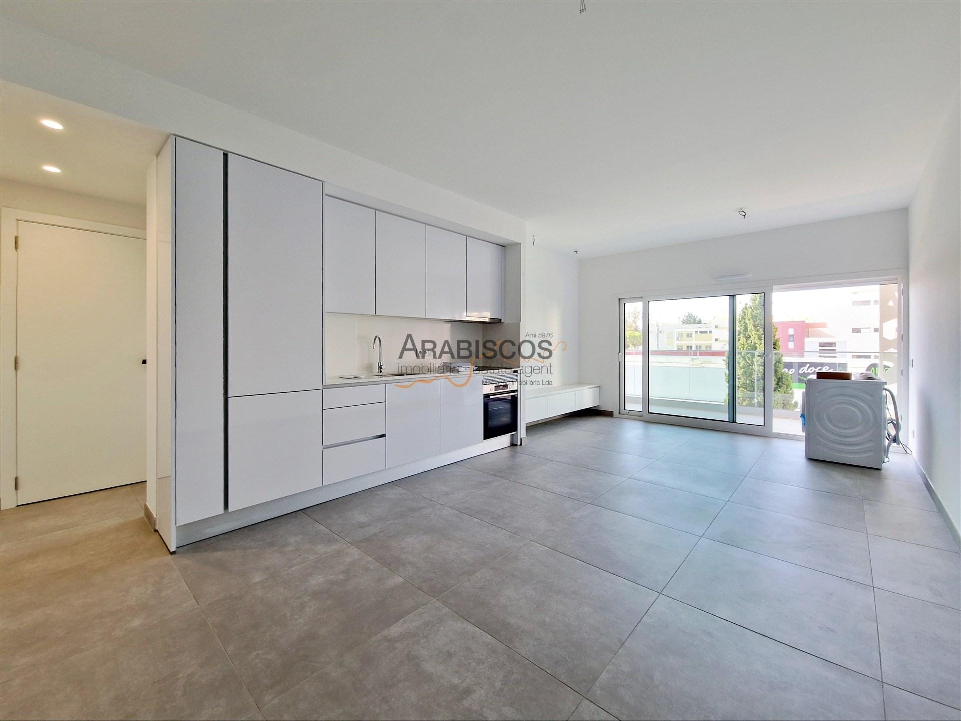 Apartamento T1 - Piscina - Ar Condicionado - Varanda -  Arrumo - Estacionamento - Portimão - Algarve