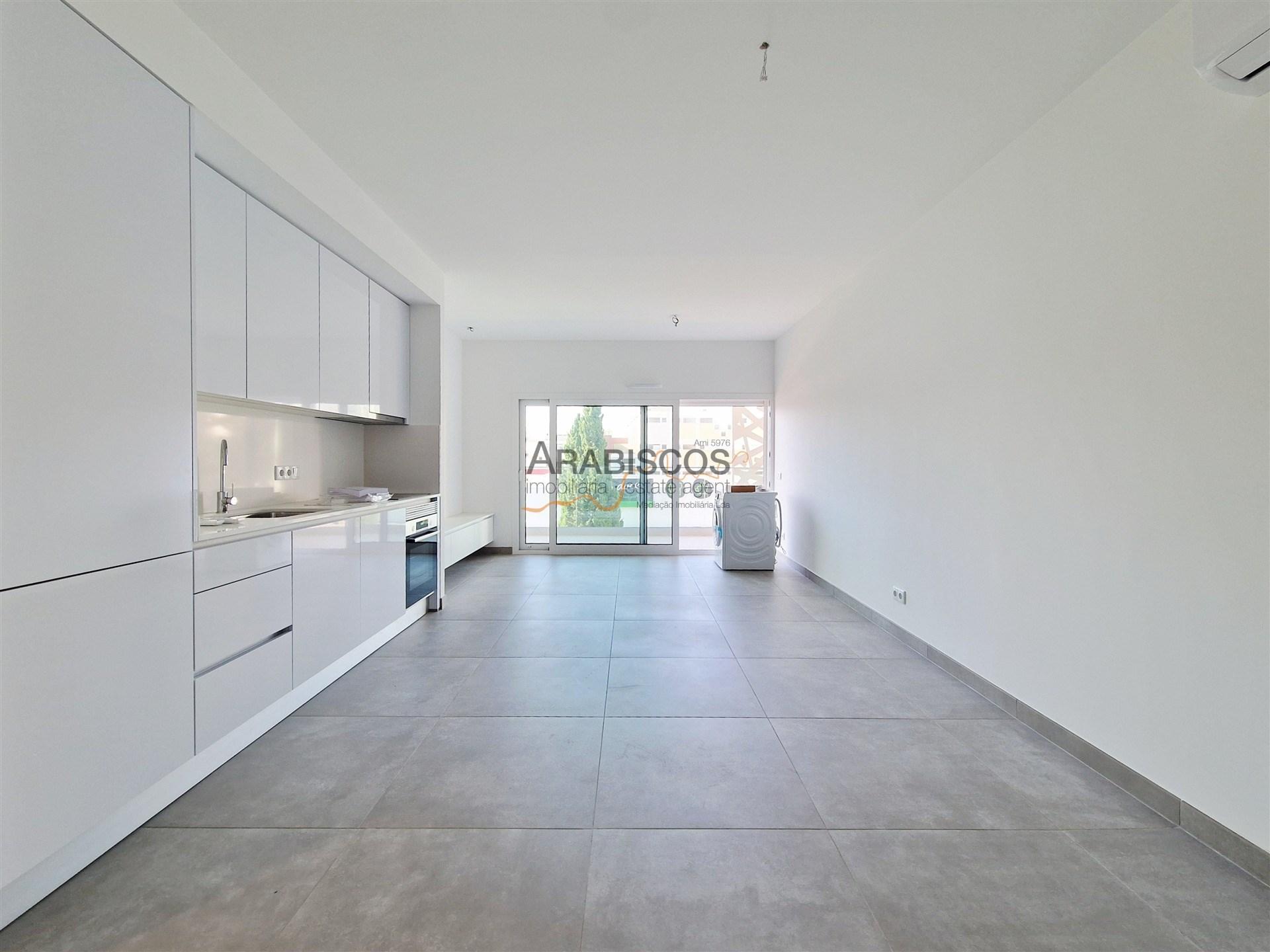 Apartamento T1 - Piscina - Ar Condicionado - Varanda -  Arrumo - Estacionamento - Portimão - Algarve