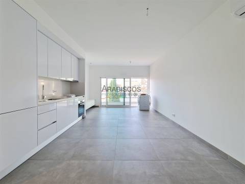 Apartamento T1 - Piscina - Ar Condicionado - Varanda -  Arrumo - Estacionamento - Portimão - Algarve
