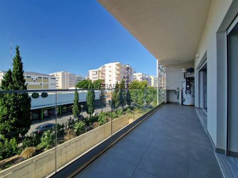 Apartamento T1 - Piscina - Ar Condicionado - Varanda -  Arrumo - Estacionamento - Portimão - Algarve