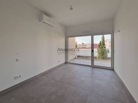 Apartamento T1 - Piscina - Ar Condicionado - Varanda -  Arrumo - Estacionamento - Portimão - Algarve