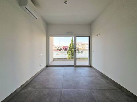 Apartamento T1 - Piscina - Ar Condicionado - Varanda -  Arrumo - Estacionamento - Portimão - Algarve
