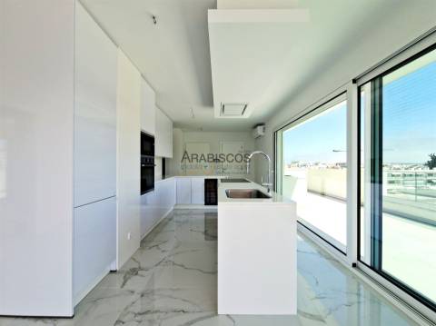 Penthouse T3 - Terraço com 115 m2 - Piscina Privativa - Ar Condicionado - Piso Radiante - Portimão