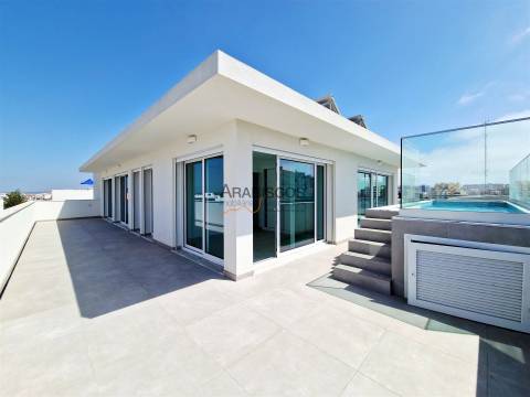 Penthouse T3 - Terraço com 115 m2 - Piscina Privativa - Ar Condicionado - Piso Radiante - Portimão