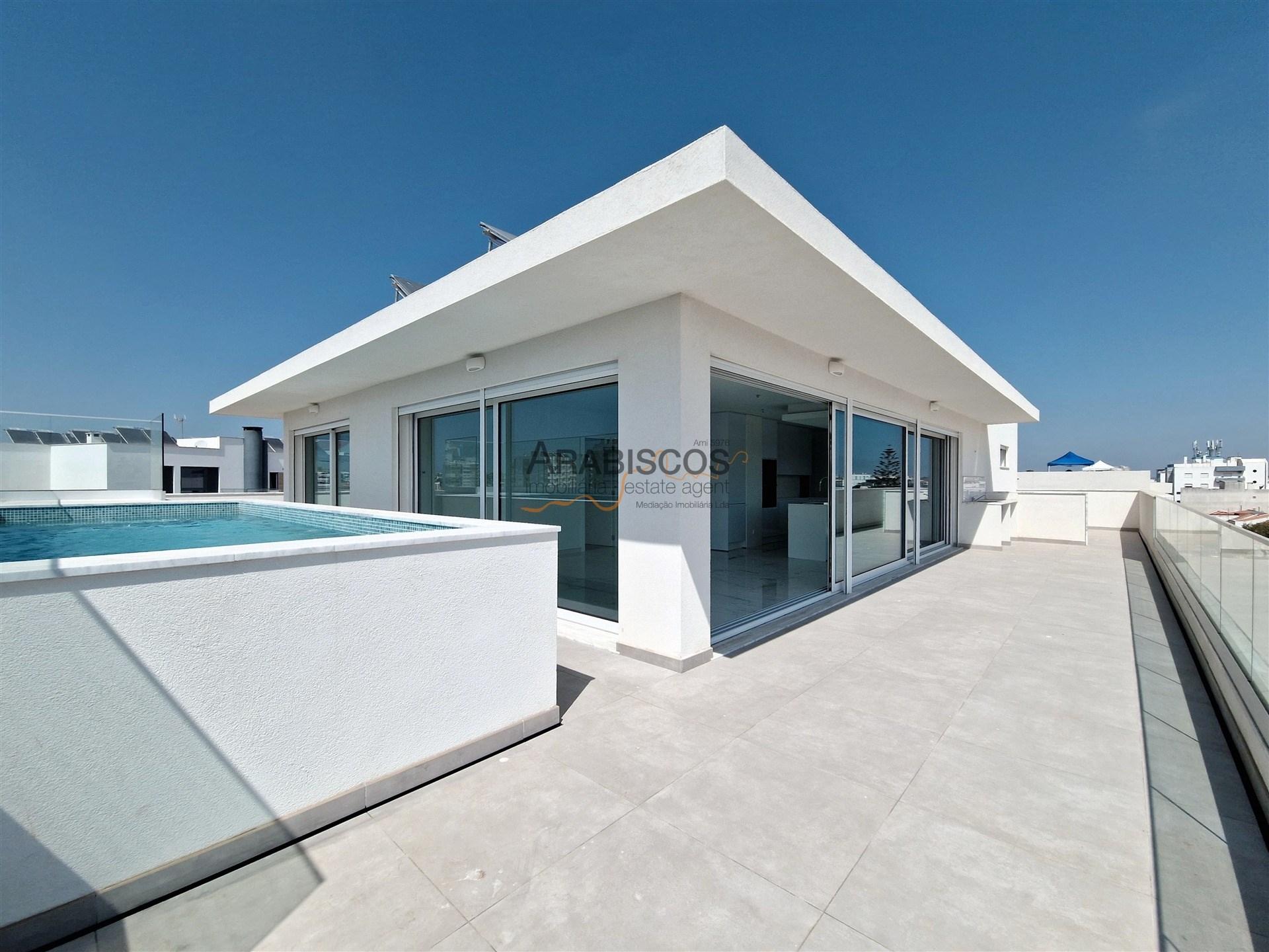 Penthouse T3 - Terraço com 115 m2 - Piscina Privativa - Ar Condicionado - Piso Radiante - Portimão