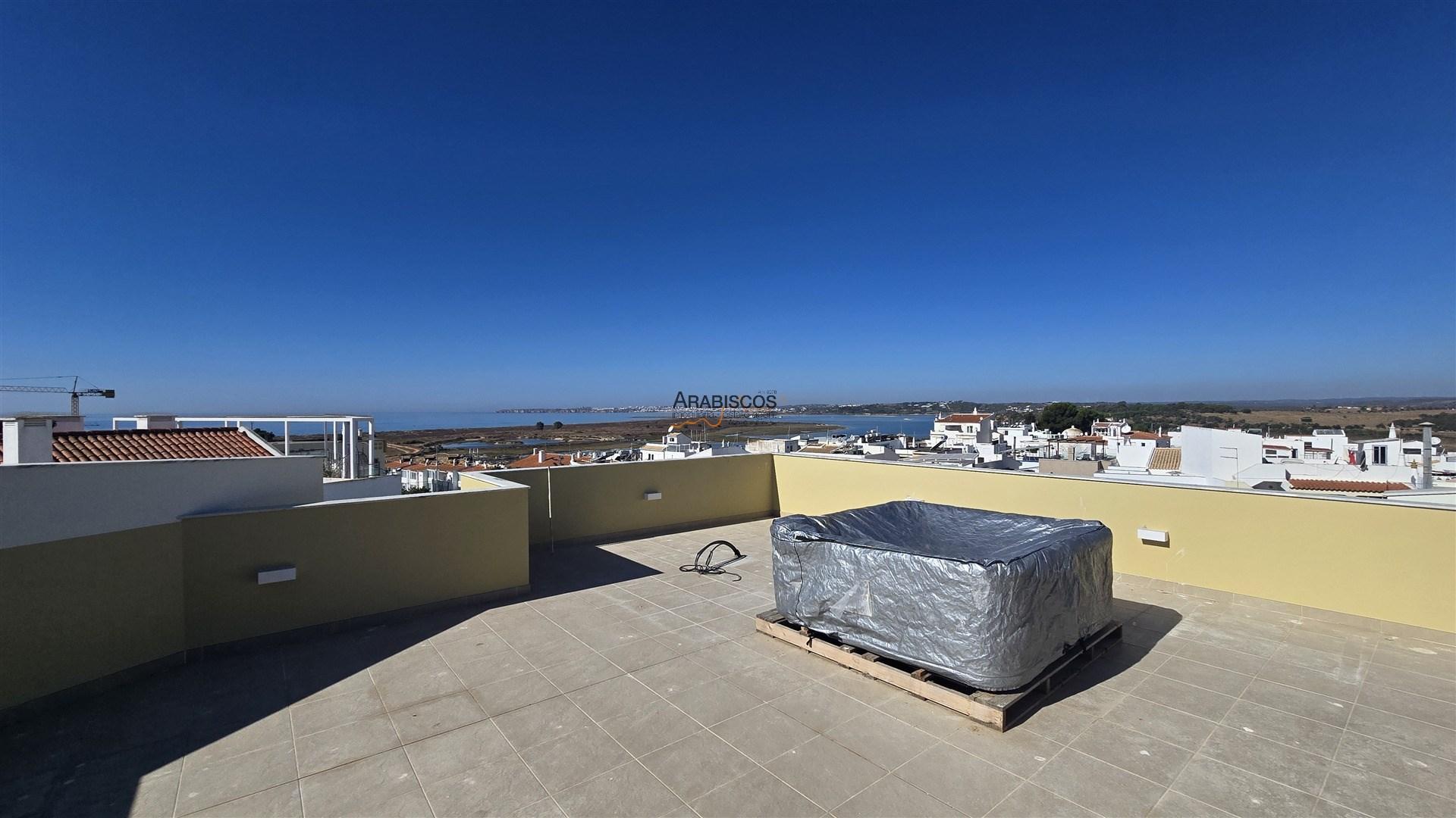 Apartamento T3 - Penthouse - Piscina - Terraço Privativo - Barbecue - Jacuzzi - Alvor
