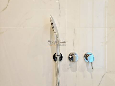 Apartamento T3 - Piscina - Varanda com 43m2 - Arrumo - 2 Lugares Estacionamento - Portimão - Algarve