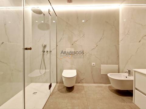 Apartamento T3 - Piscina - Varanda com 43m2 - Arrumo - 2 Lugares Estacionamento - Portimão - Algarve