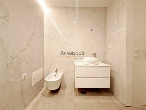 Apartamento T3 - Piscina - Varanda com 43m2 - Arrumo - 2 Lugares Estacionamento - Portimão - Algarve