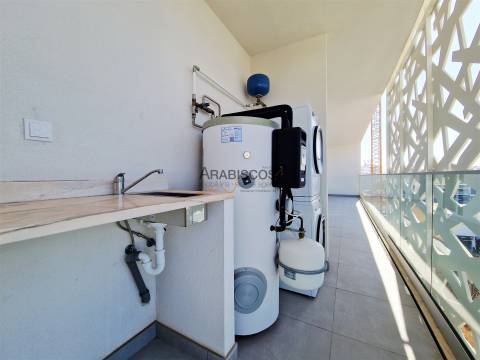 Apartamento T3 - Piscina - Varanda com 43m2 - Arrumo - 2 Lugares Estacionamento - Portimão - Algarve