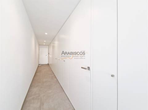 Apartamento T3 - Piscina - Varanda com 43m2 - Arrumo - 2 Lugares Estacionamento - Portimão - Algarve