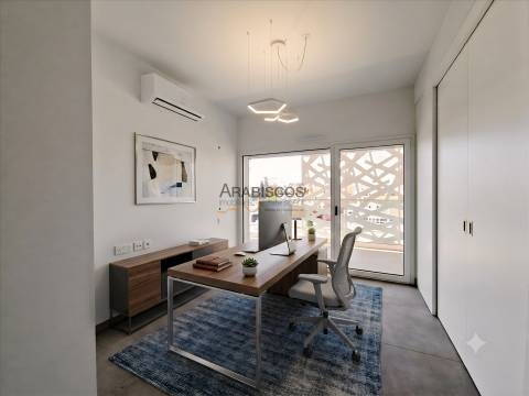 Apartamento T3 - Piscina - Varanda com 43m2 - Arrumo - 2 Lugares Estacionamento - Portimão - Algarve