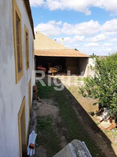 Moradia T3 com magnífico terreno em Santarém