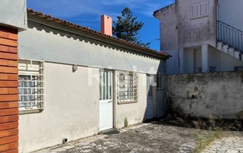 Moradia isolada para recuperar na Parede, Cascais