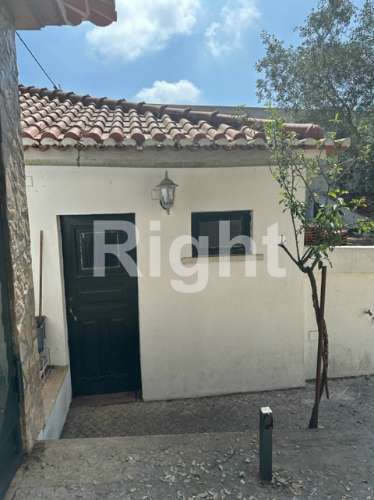 Moradia T3 com lote de 1.750m2 na zona nobre da Venda do Pinheiro