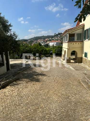 Moradia T3 com lote de 1.750m2 na zona nobre da Venda do Pinheiro