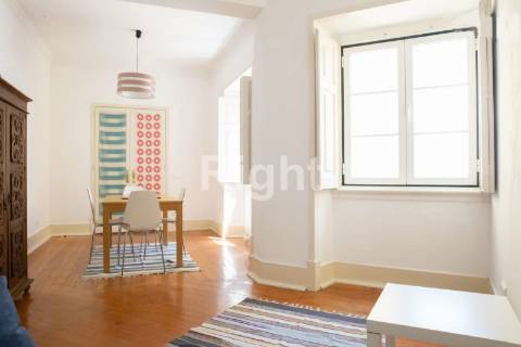 Apartamento T3 com vista rio, próximo do Panteão Nacional, Lisboa