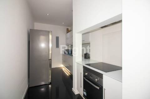 Apartamento T5 remodelado com terraço em Arroios
