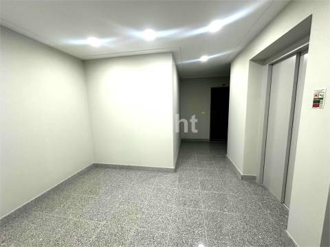 Apartamento T2 com 2 lugares de estacionamento em empreendimento novo nas Laranjeiras