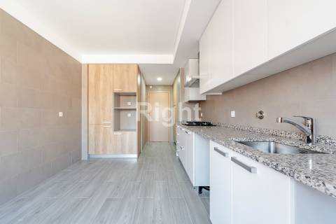 Apartamento T3 com garagem em empreendimento novo nas Laranjeiras