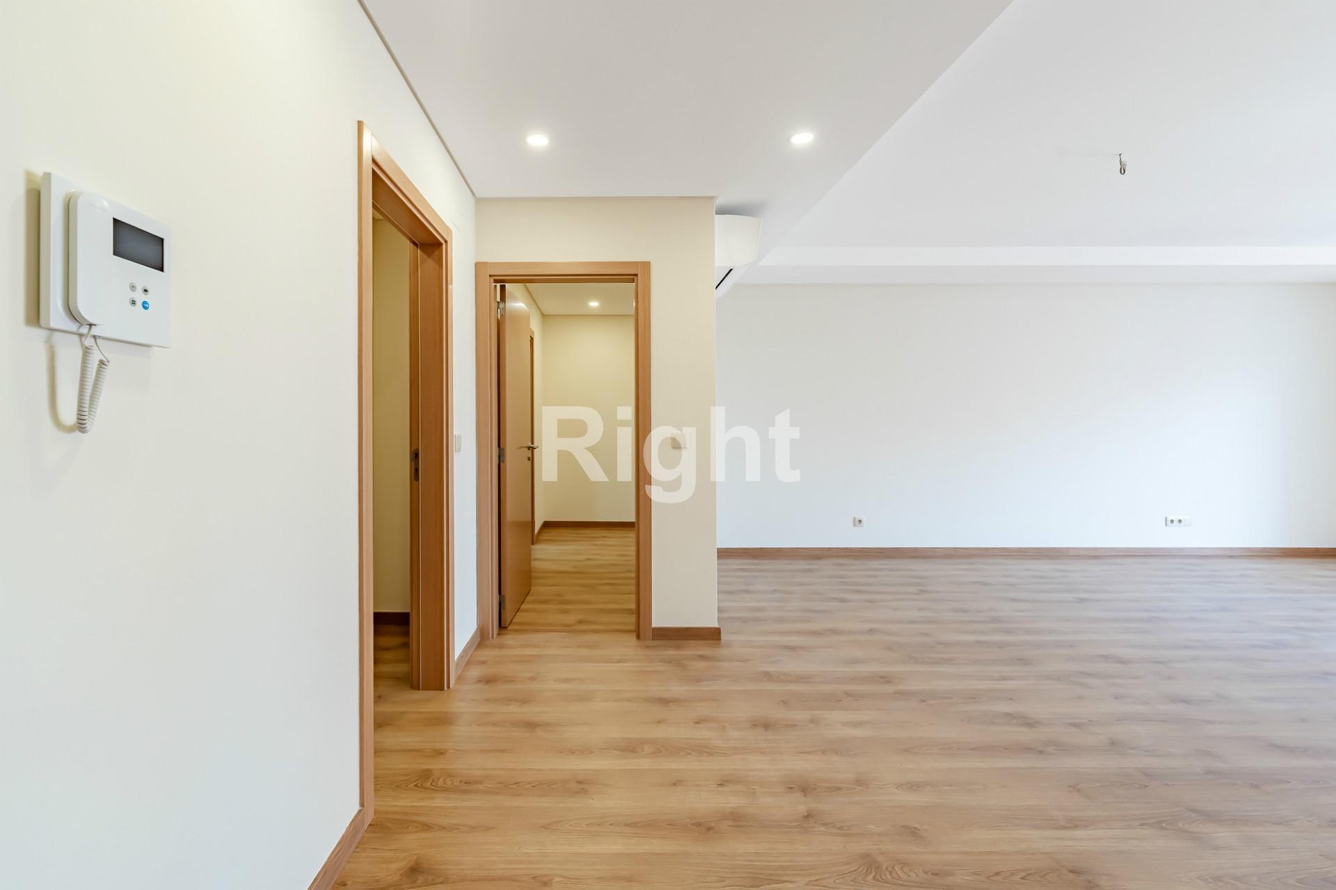 Apartamento T3 com garagem em empreendimento novo nas Laranjeiras