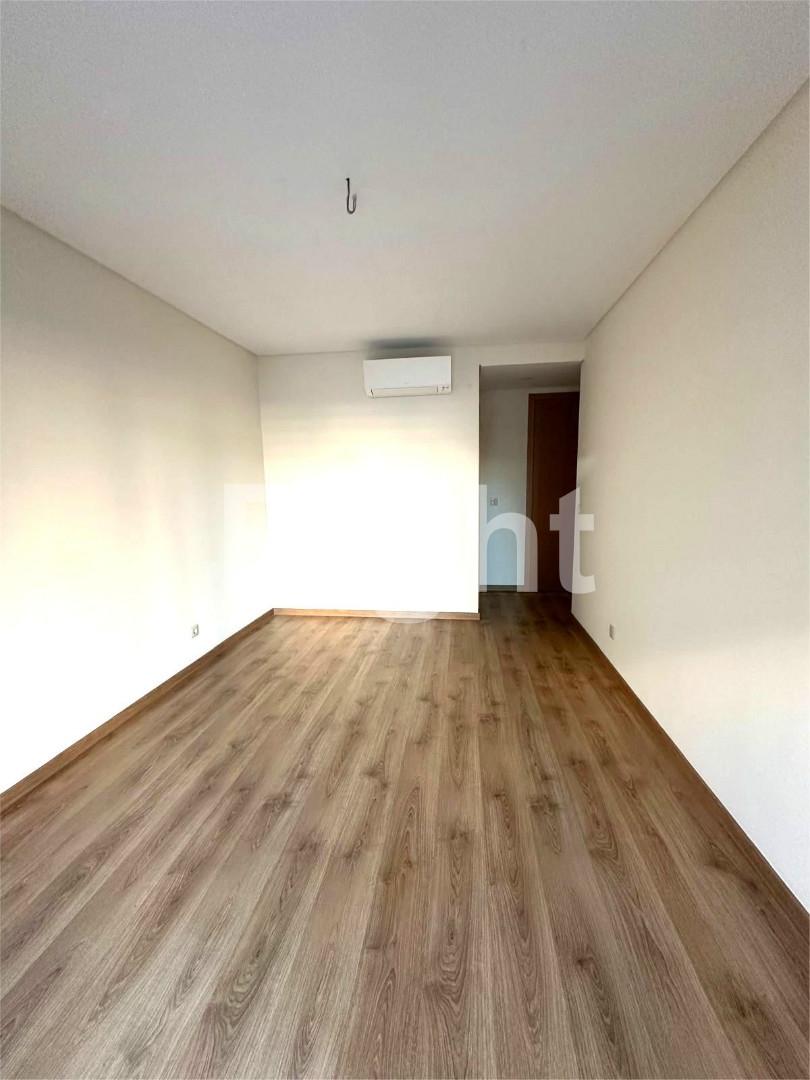 Apartamento T2 com 2 lugares de estacionamento em empreendimento novo nas Laranjeiras