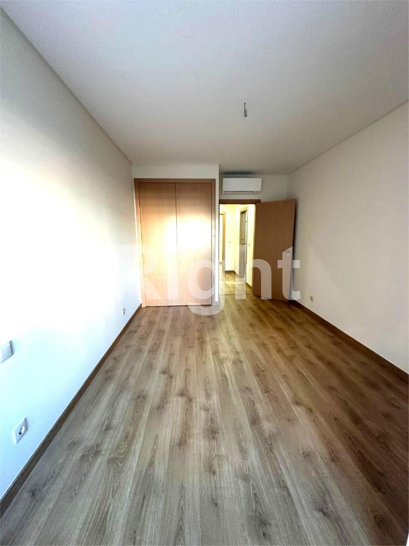 Apartamento T2 com 2 lugares de estacionamento em empreendimento novo nas Laranjeiras