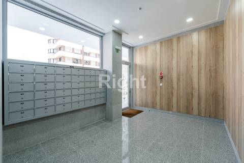 Apartamento T3 com garagem em empreendimento novo nas Laranjeiras