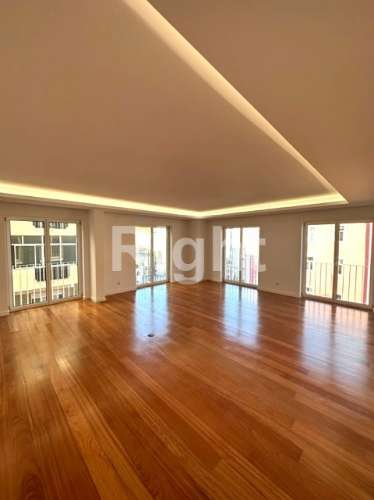 Apartamento T3 novo com estacionamento e arrecadação, Praça Chile