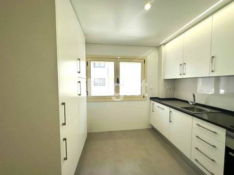 Apartamento T2 novo em Benfica