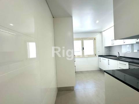 Apartamento T2 novo em Benfica