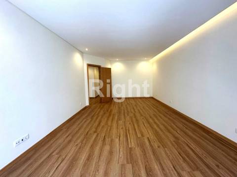 Apartamento T2 novo em Benfica