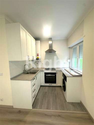 Apartamento T3 remodelado em Alvalade