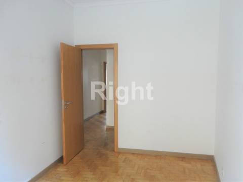 Apartamento T2 no Bairro do Rego