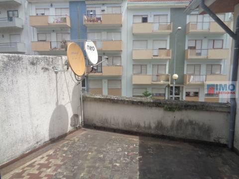Edifício c/ projeto para 5 Apartamentos