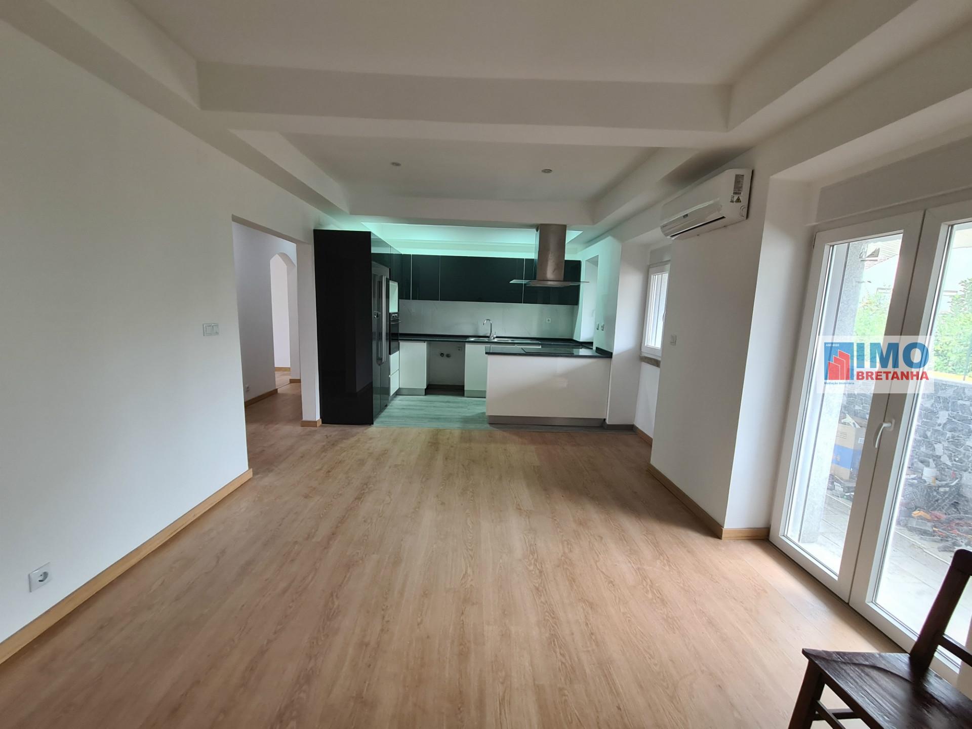 Andar Moradia V4 - Zona do Cansado
