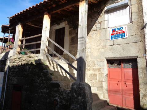 Moradia p/ Recuperar - Centro de Valverde - Fundão
