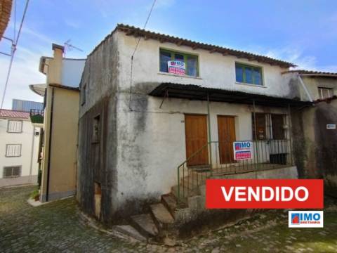 VENDIDO - Moradia p/ Recuperar - Paul